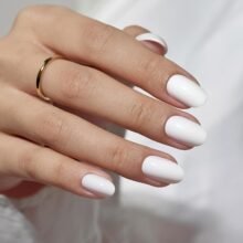 White Press on Nails Short Oval Nails Soft Gel Fake Nail with Nail Glue